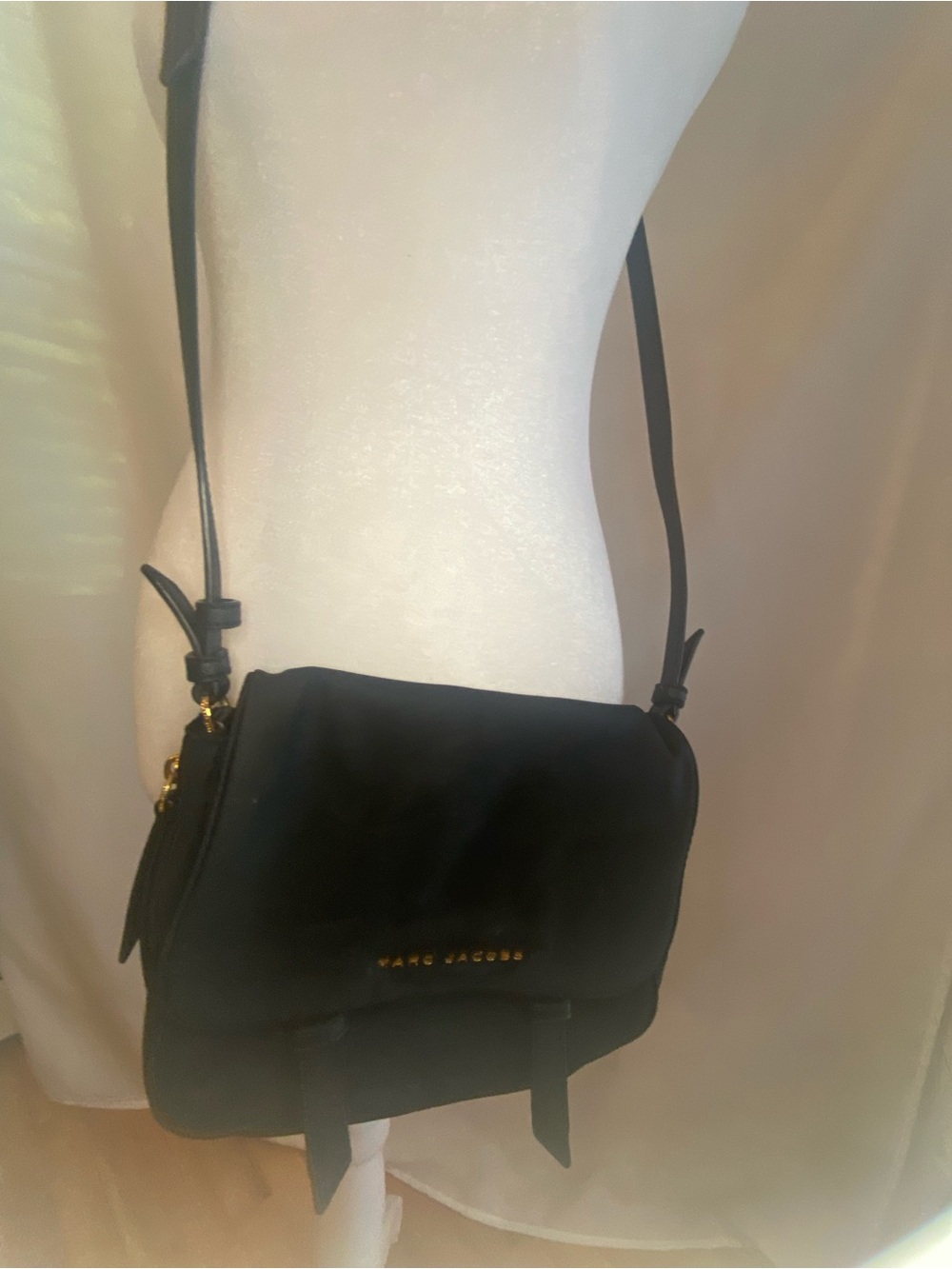 Marc Jacobs Black Crossbody with Gold Logo Accent - Picture 11 of 11